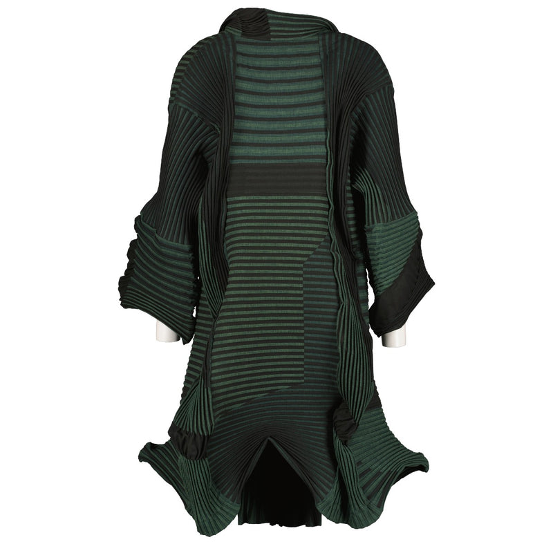 Shop safe online at Labellov in Antwerp, Brussels and Knokke this 100% authentic second hand Issey Miyake Green/Black Pleated Dress - Size JP2