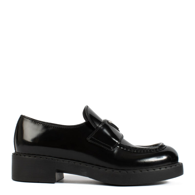 Shop safe online at Labellov in Antwerp, Brussels and Knokke this 100% authentic second hand Prada Black Brushed Leather Chocolate Loafers