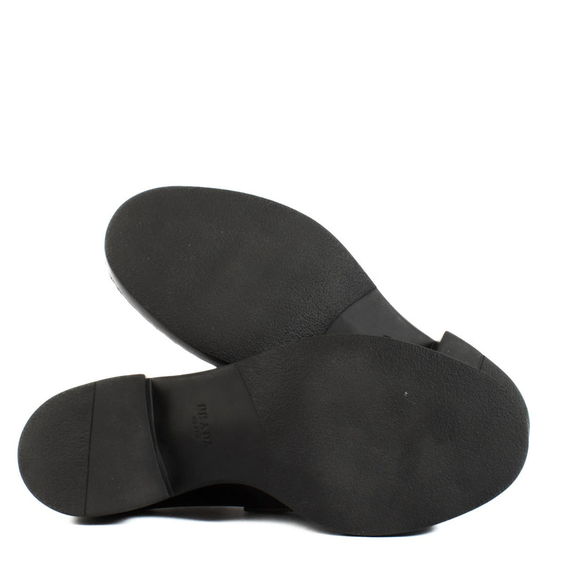 Shop safe online at Labellov in Antwerp, Brussels and Knokke this 100% authentic second hand Prada Black Brushed Leather Chocolate Loafers