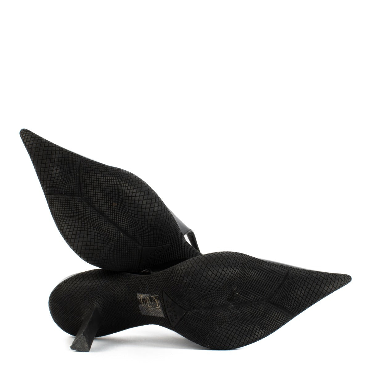 Shop safe online at Labellov in Antwerp, Brussels and Knokke this 100% authentic second hand Prada Black Logo Slingback Spazzolato Heels - Size 37