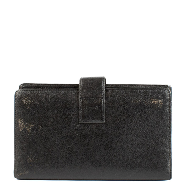 Shop safe online at Labellov in Antwerp and Knokke this 100% authentic second hand Delvaux Black Valeur Wallet