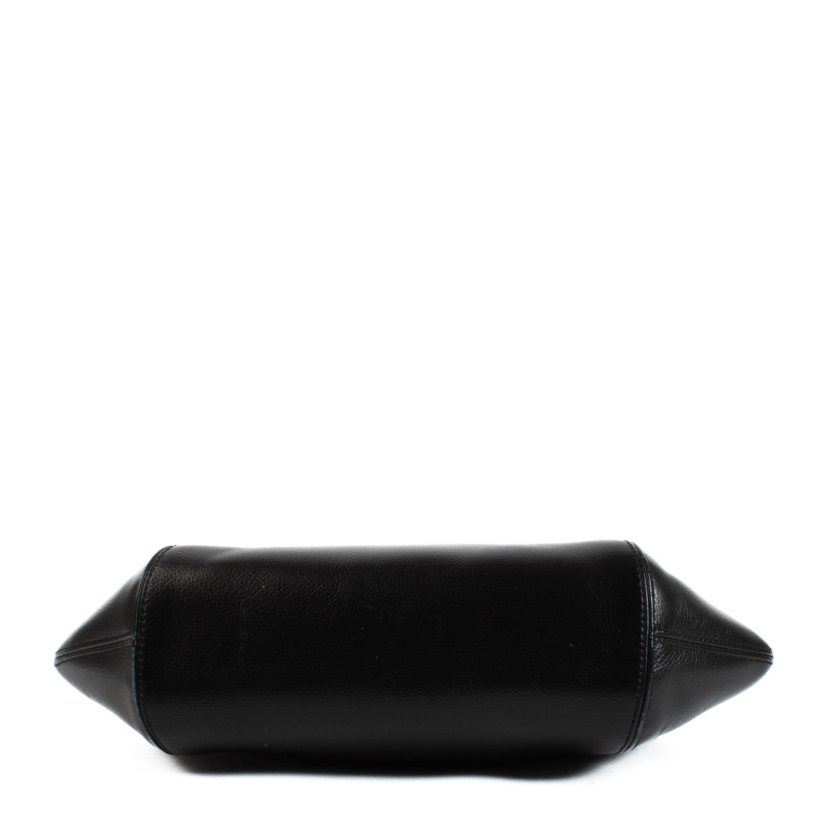 Shop safe online at Labellov in Antwerp and Knokke this 100% authentic second hand Delvaux Black Desir Shoulder Bag