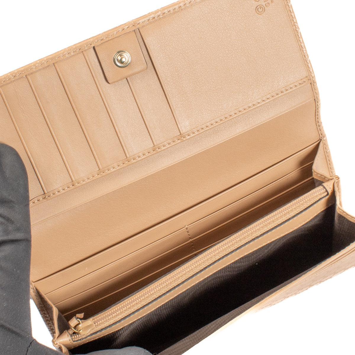 Shop safe online at Labellov in Antwerp and Knokke this 100% authentic second hand Gucci Beige Microguccissima Continental Wallet