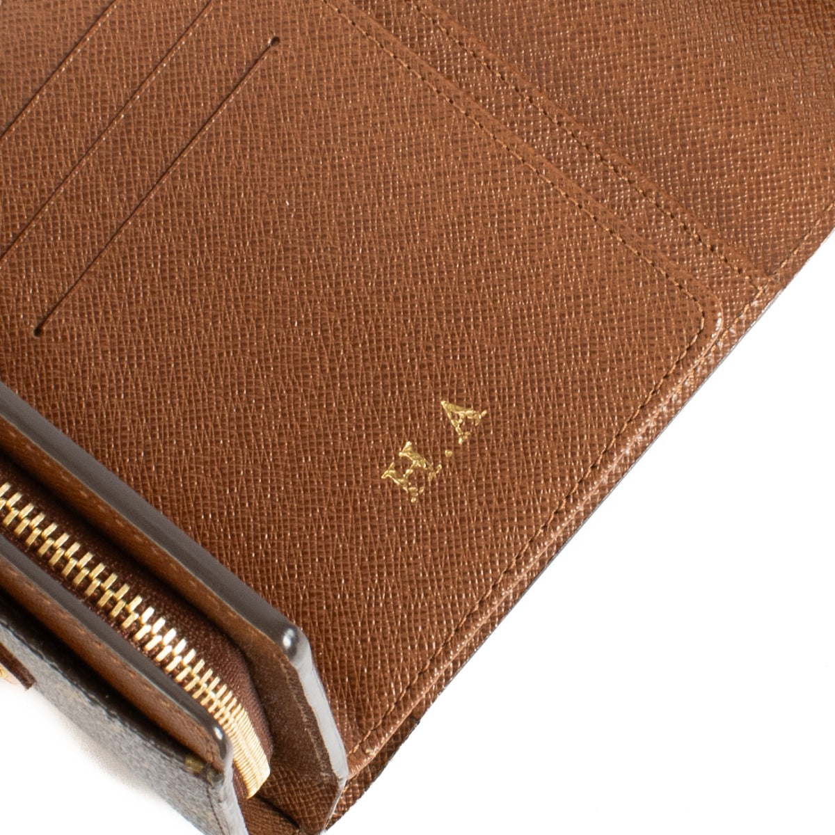 Shop safe online at Labelllov in Antwerp, Brussels and Knokke this 100% authentic second hand Louis Vuitton Monogram Koala Compact Wallet
