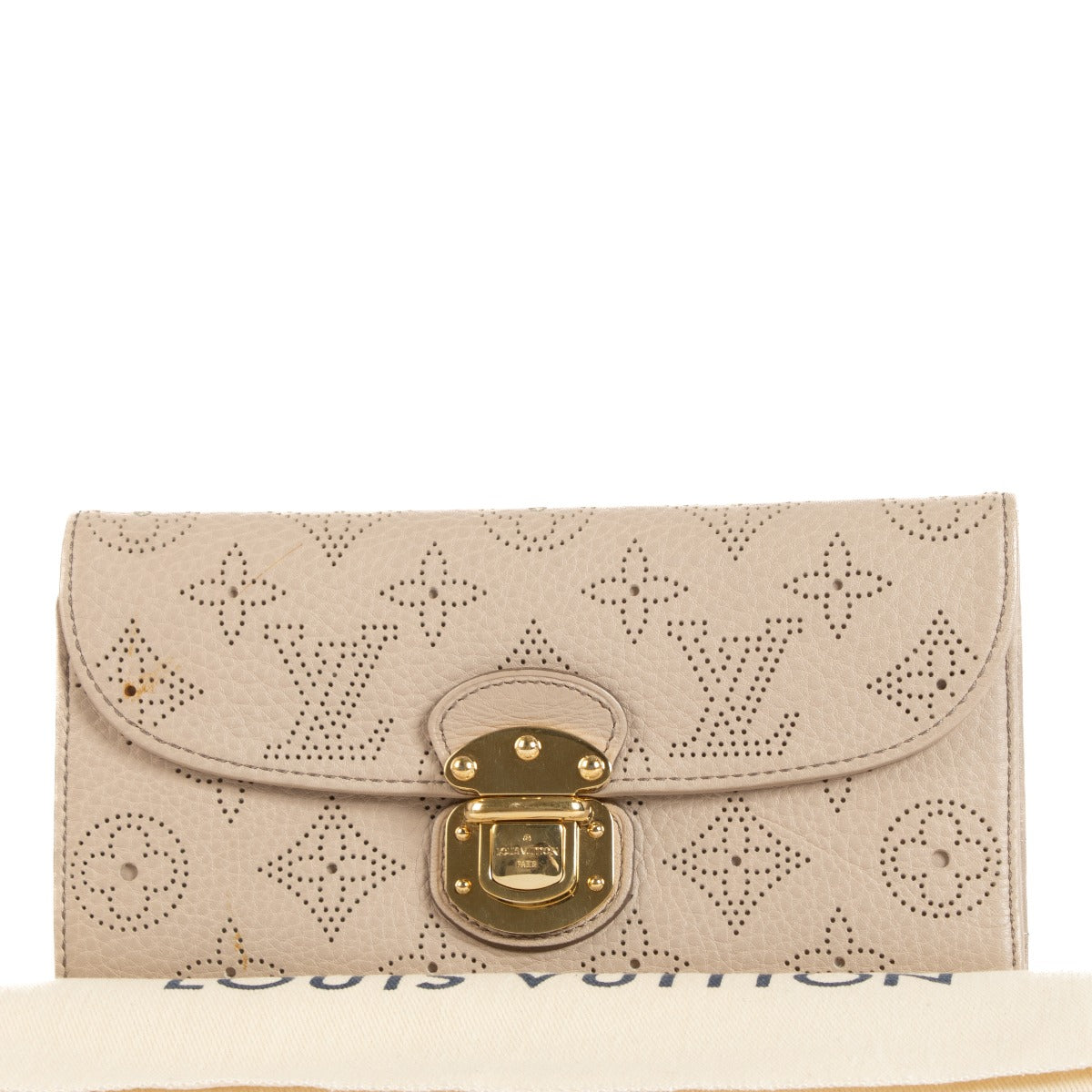 Shop safe online at Labellov in Antwerp, Brussels and Knokke this 100% authentic second hand Louis Vuitton Pink Monogram Amelia Wallet