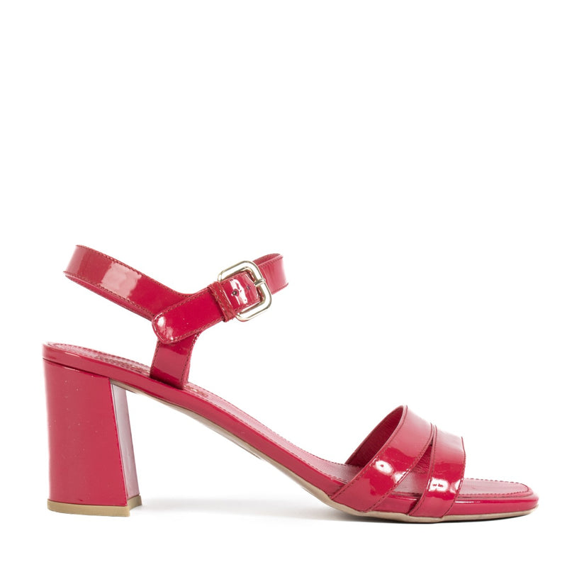 Shop safe online at Labellov in Antwerp, Brussels and Knokke this 100% authentic second hand Prada Pink Patent Heels - Size 38