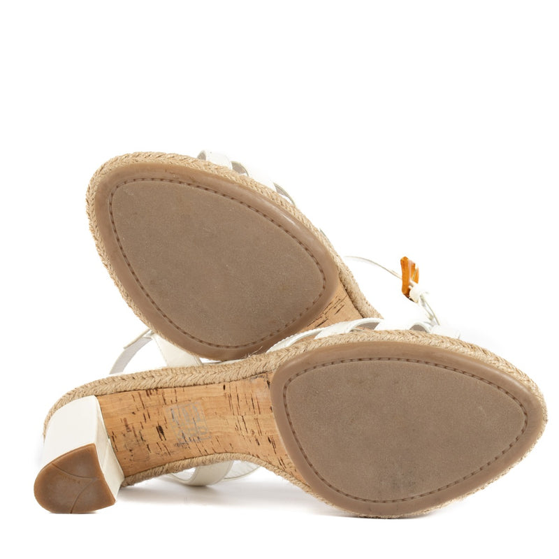 Shop safe online at Labellov in Antwerp, Brussels and Knokke this 100% authentic second hand Prada White Heels - Size 38