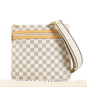 Shop safe online at Labellov in Antwerp, Brussels and Knokke this 100% auhtentic second hand Louis Vuitton Damier Azur Pochette Bosphore Messenger Bag