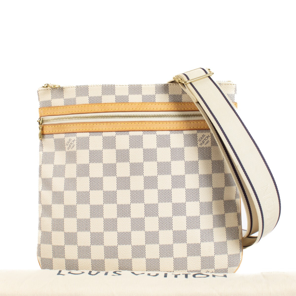 Shop safe online at Labellov in Antwerp, Brussels and Knokke this 100% auhtentic second hand Louis Vuitton Damier Azur Pochette Bosphore Messenger Bag