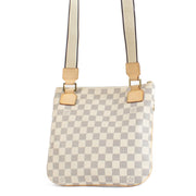 Shop safe online at Labellov in Antwerp, Brussels and Knokke this 100% auhtentic second hand Louis Vuitton Damier Azur Pochette Bosphore Messenger Bag