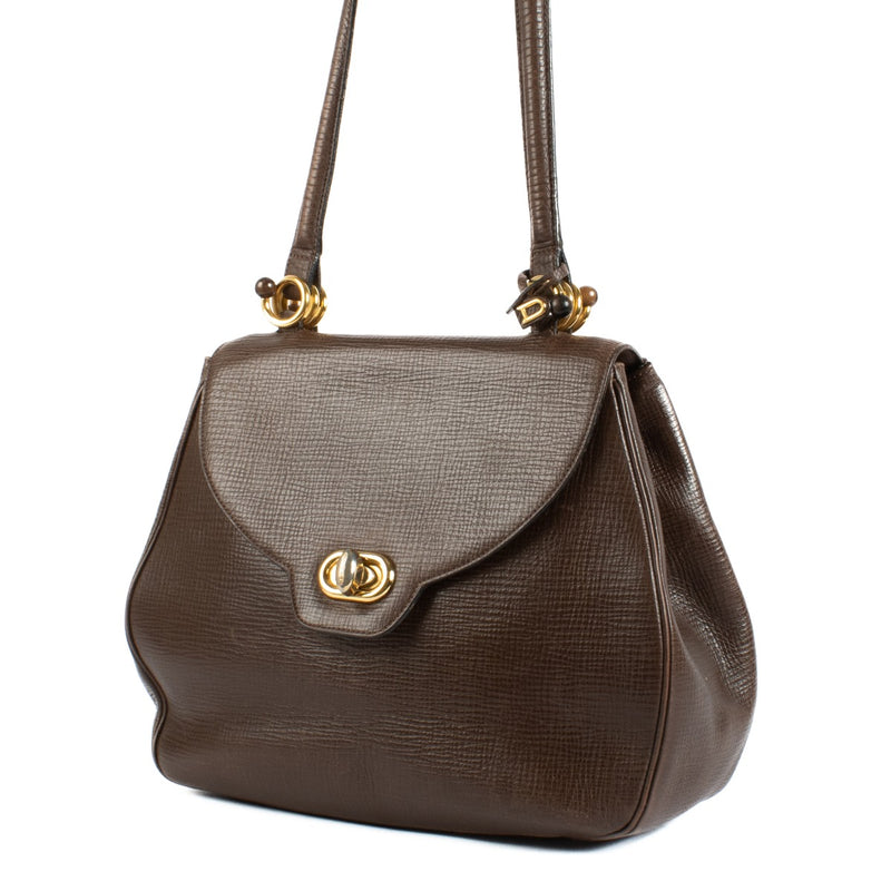 Shop safe online at Labellov in Antwerp, Brussels and Knokke this 100% authentic second hand Delvaux Brown Crossbody