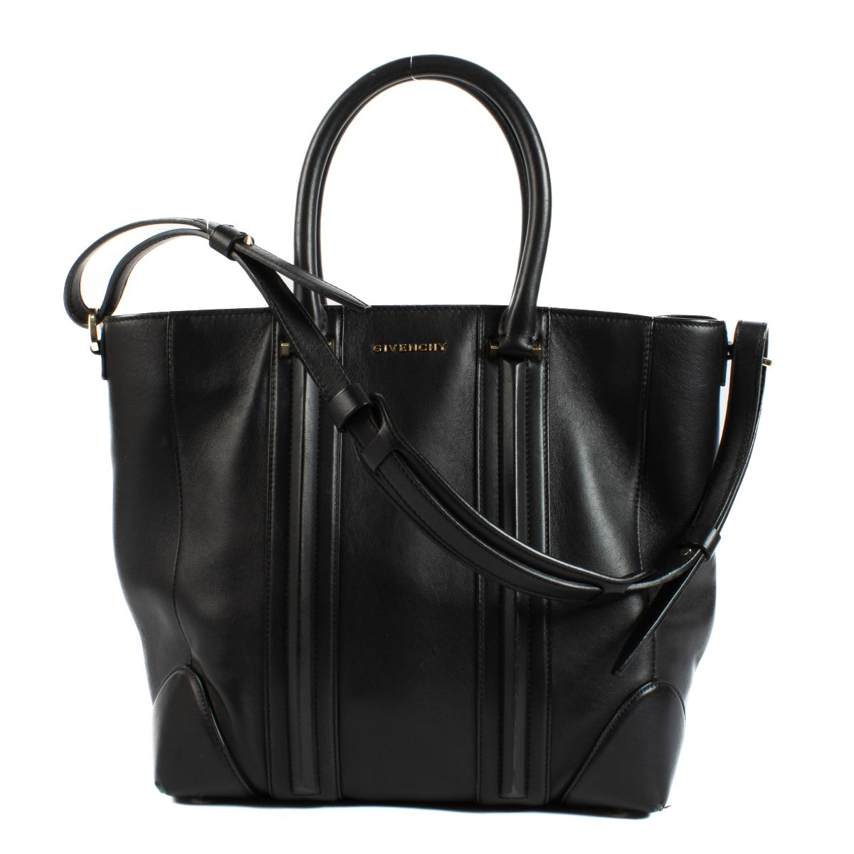 Shop safe online at Labellov in Antwerp, Brussels and Knokke this 100% authentic second hand Givenchy Black Lucrezia Shoulder Bag