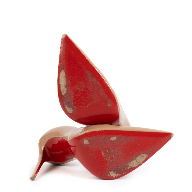 Shop safe online at Labellov in Antwerp, Brussels and Knokke this 100% authentic second hand Christian Louboutin Beige Patent Iriza Heels - Size 39