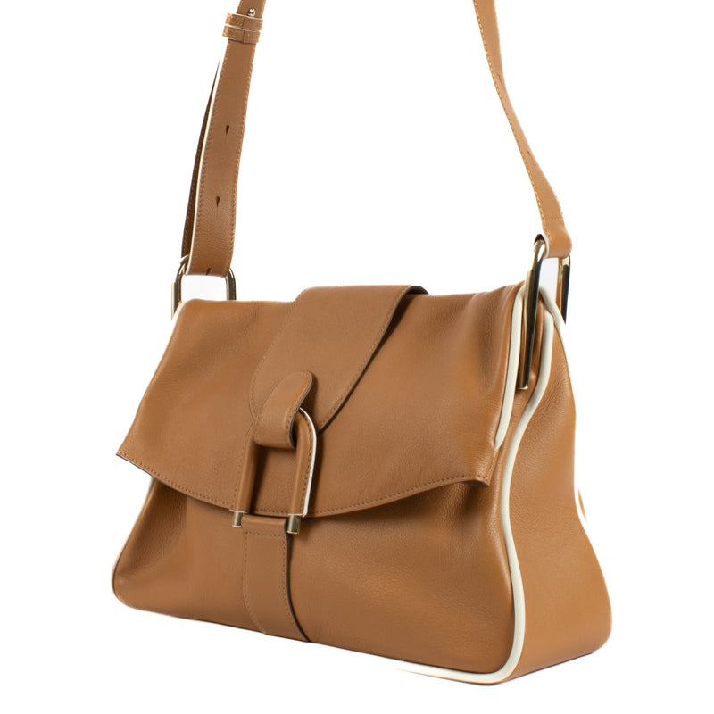 Shop safe online at Labellov in Antwerp, Brussels and Knokke this 100% authentic second hand Delvaux Brown Givry MM Bag