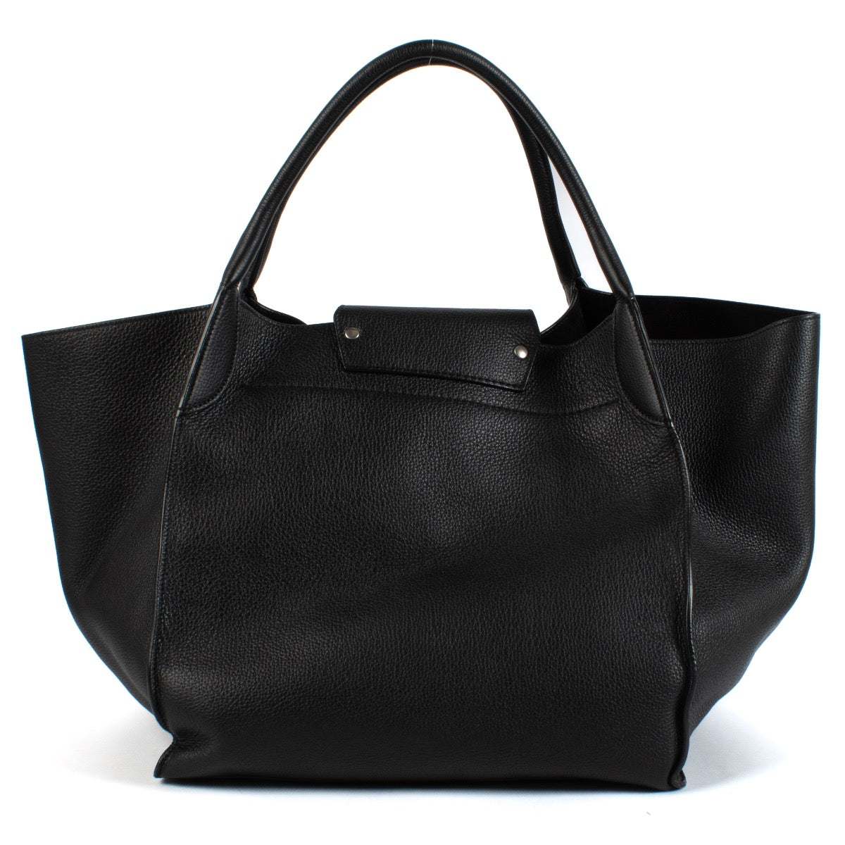 Celine Black Leather Big Shopper Bag for the best price at Labellov secondhand luxury in Antwerp and Knokke. Koop en verkoop steeds aan de beste voorwaarden.