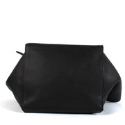 Celine Black Leather Big Shopper Bag for the best price at Labellov secondhand luxury in Antwerp and Knokke. Koop en verkoop steeds aan de beste voorwaarden.
