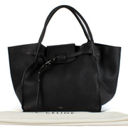 Celine Black Leather Big Shopper Bag for the best price at Labellov secondhand luxury in Antwerp and Knokke. Koop en verkoop steeds aan de beste voorwaarden.