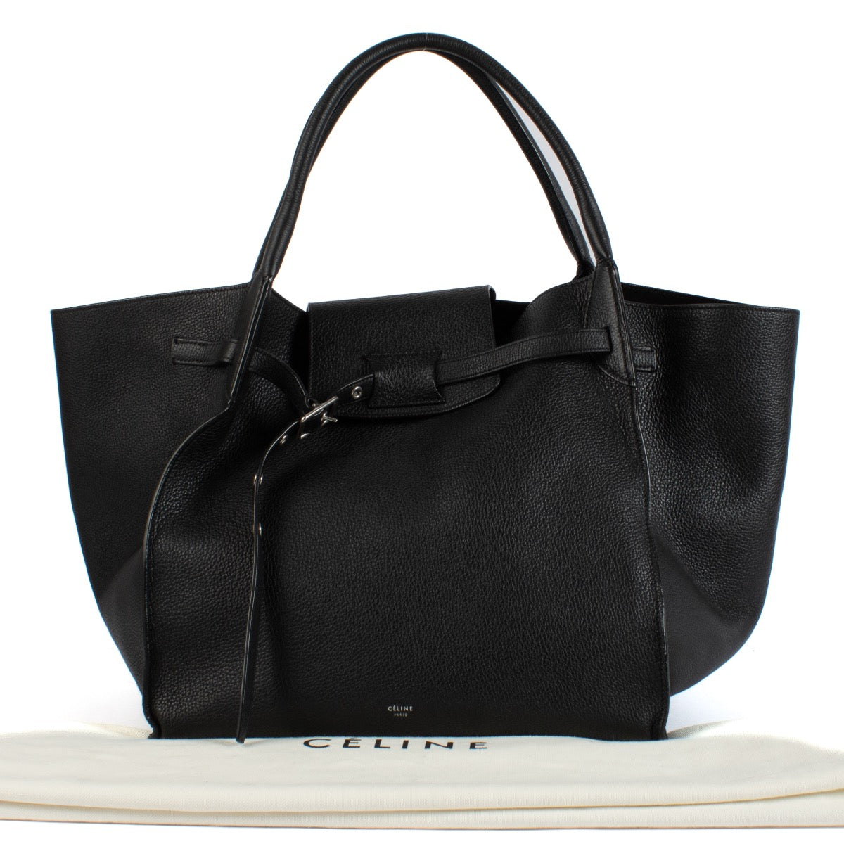 Celine Black Leather Big Shopper Bag for the best price at Labellov secondhand luxury in Antwerp and Knokke. Koop en verkoop steeds aan de beste voorwaarden.