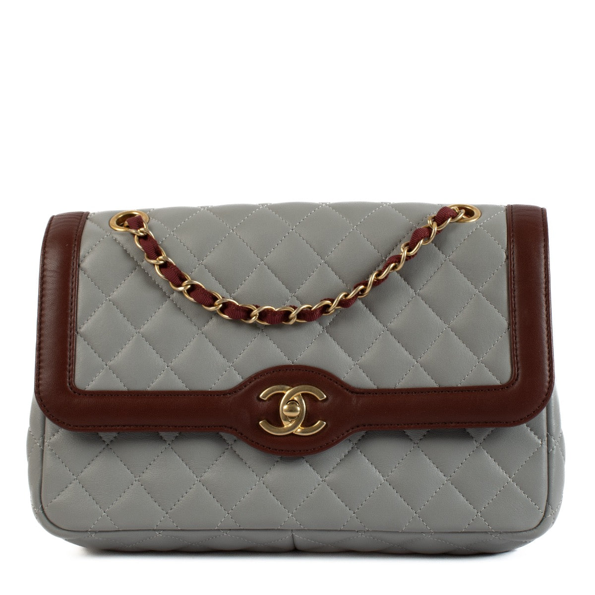 Shop safe online at Labellov in Antwerp, Brussels and Knokke this 100% authentic second hand Chanel Grey Burgundy Medium Classic 11.12 Bag