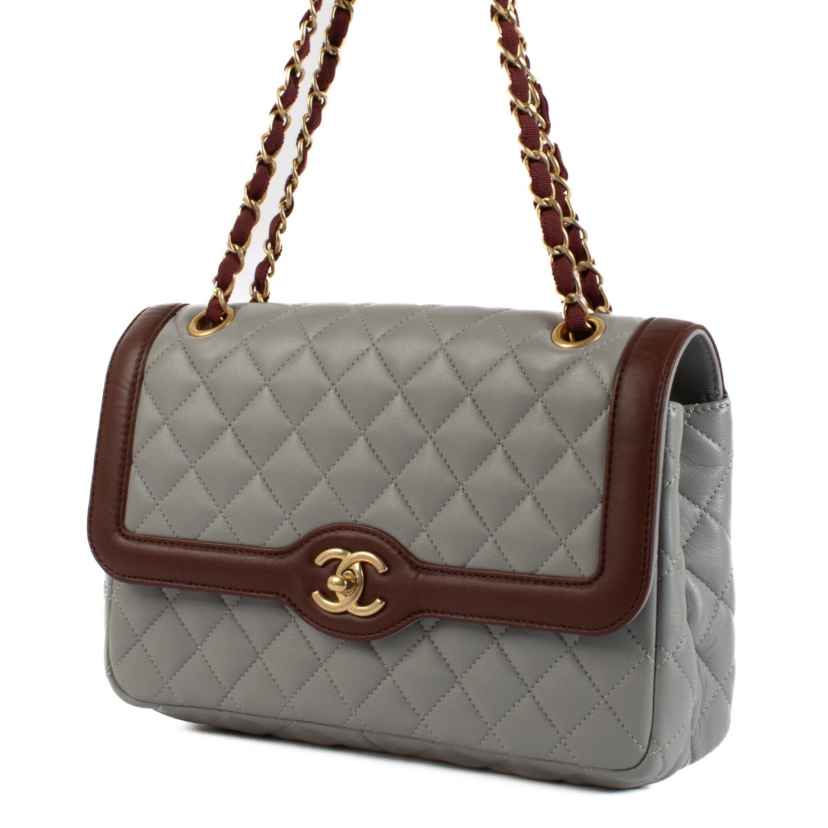 Shop safe online at Labellov in Antwerp, Brussels and Knokke this 100% authentic second hand Chanel Grey Burgundy Medium Classic 11.12 Bag