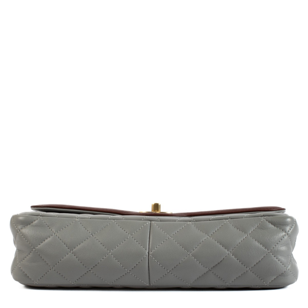 Shop safe online at Labellov in Antwerp, Brussels and Knokke this 100% authentic second hand Chanel Grey Burgundy Medium Classic 11.12 Bag