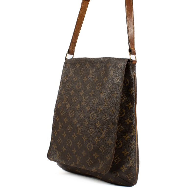 Shop safe online at Labellov in Antwerp, Brussels and Knokke this 100% authentic second hand Louis Vuitton Monogram Musette Bag