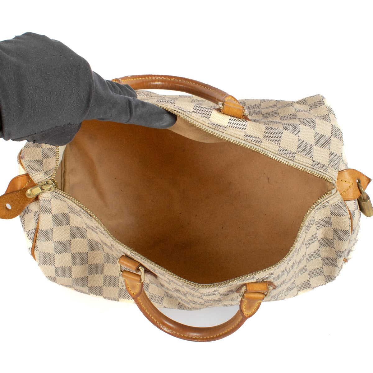 Shop safe online at Labellov in Antwerp, Brussels and Knokke this 100% authentic second hand Louis Vuitton Damier Azur Speedy 35 Top Handle Bag