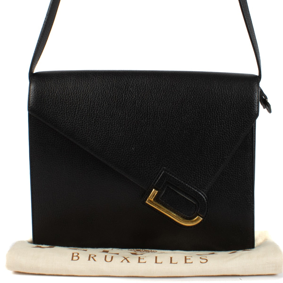 Shop safe online at Labellov in Antwerp, Brussels and Knokke this 100% authentic second hand Delvaux Black Romeo Bag