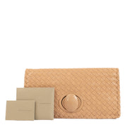 Bottega Veneta Beige Intrecciato Fold Clutch for the best price at Labellov secondhand luxury in Antwerp and Knokke.