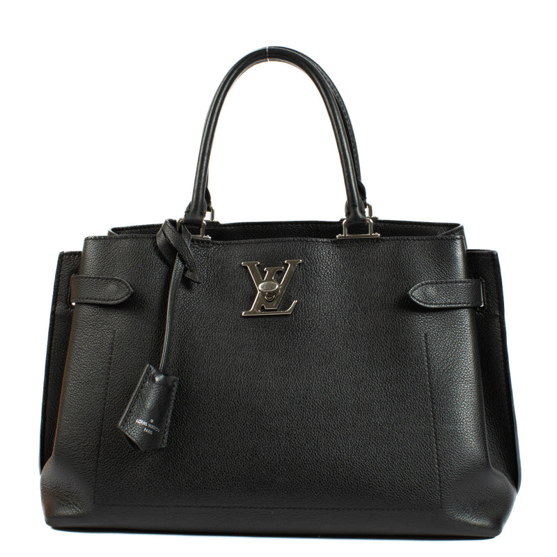 Louis Vuitton Black Lockme Day Bag aan de beste prijs bij Labellov tweedehands luxe in Antwerpen.