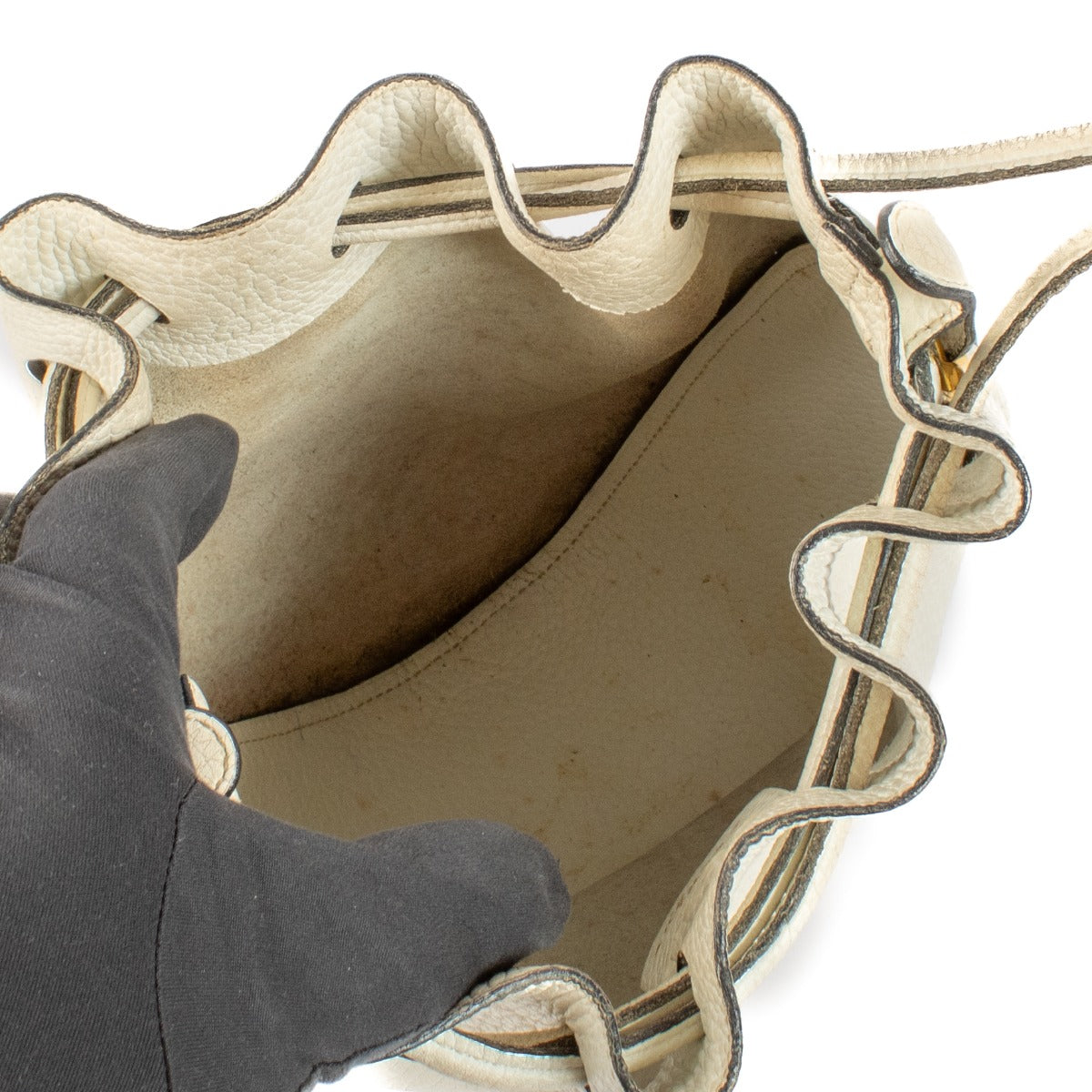 Shop 100% authentic second-hand Delvaux White Tabarin PM Crossbody Bag on Labellov.com