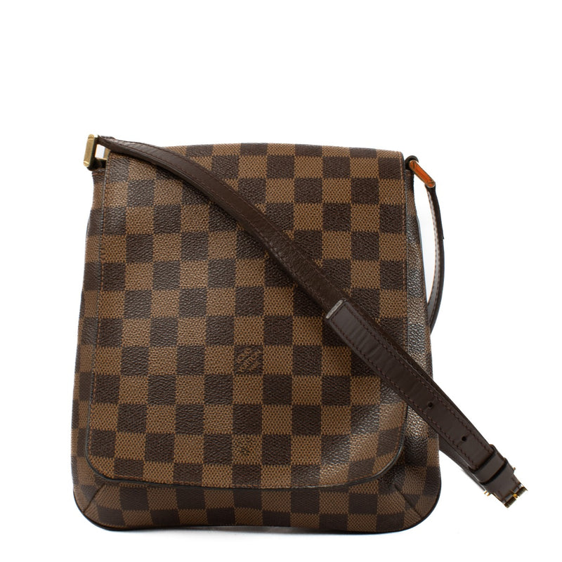 Shop safe online at Labellov in Antwerp and Knokke this 100% authentic second hand Louis Vuitton Salsa Musette Damier Ebene Crossbody Bag