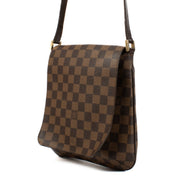Shop safe online at Labellov in Antwerp and Knokke this 100% authentic second hand Louis Vuitton Salsa Musette Damier Ebene Crossbody Bag