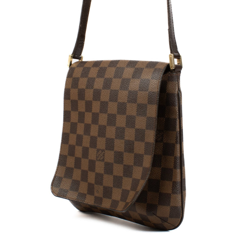 Shop safe online at Labellov in Antwerp and Knokke this 100% authentic second hand Louis Vuitton Salsa Musette Damier Ebene Crossbody Bag