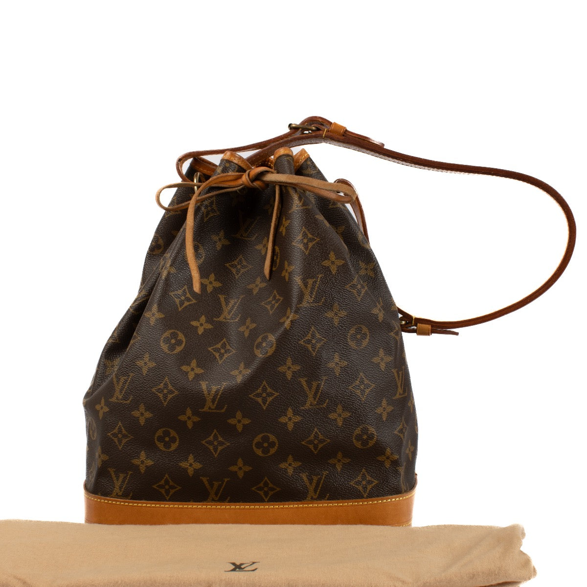 Shop safe online at Labellov in Antwerp, Brussels and Knokke this 100% authentic second hand Louis Vuitton Monogram Canvas Noé Shoulder Bag