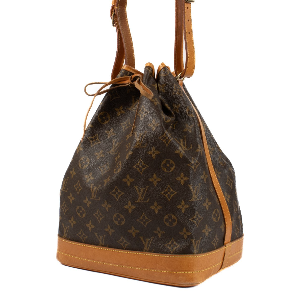 Shop safe online at Labellov in Antwerp, Brussels and Knokke this 100% authentic second hand Louis Vuitton Monogram Canvas Noé Shoulder Bag