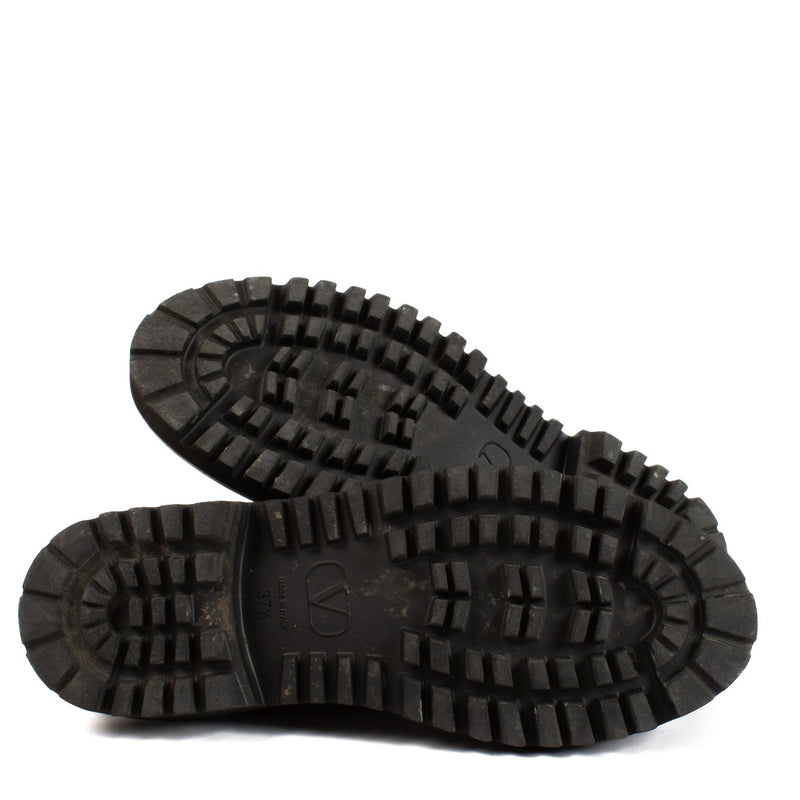 Shop 100% authentic secondhand Valentino Garavani Black Lace-Up Flats - Size 37 1/2 on Labellov.com