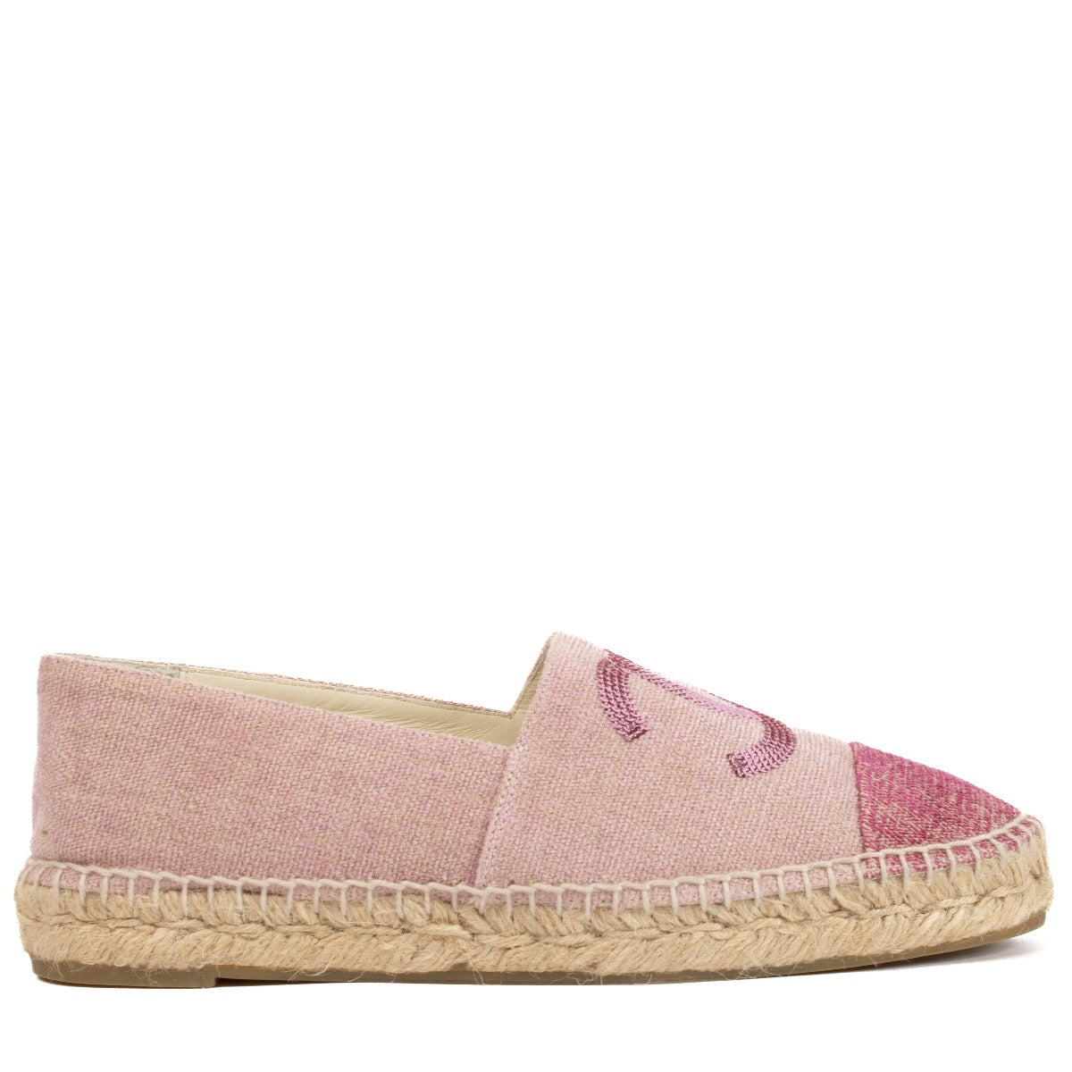Shop safe online at Labellov in Antwerp, Brussels and Knokke this 100% authentic second hand Chanel Pink Toile Sequin CC Espadrilles - Size 39