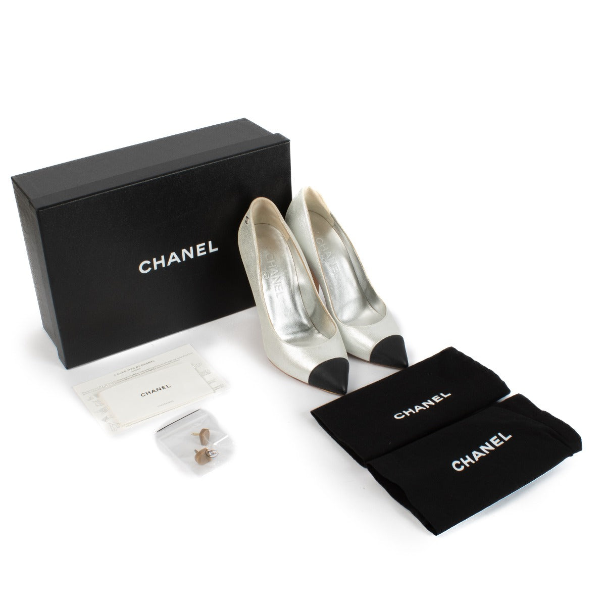 Shop safe online at Labellov in Antwerp, Brussels and Knokke this 100% authentic second hand Chanel Metallic Silver/Black CC Cap Toe Heels - Size 37,5