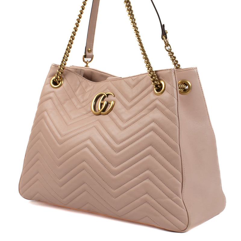 Shop safe online at Labellov in Antwerp, Brussels and Knokke this 100% authentic second hand Gucci Old Rose GG Marmont Matelasse Tote Bag