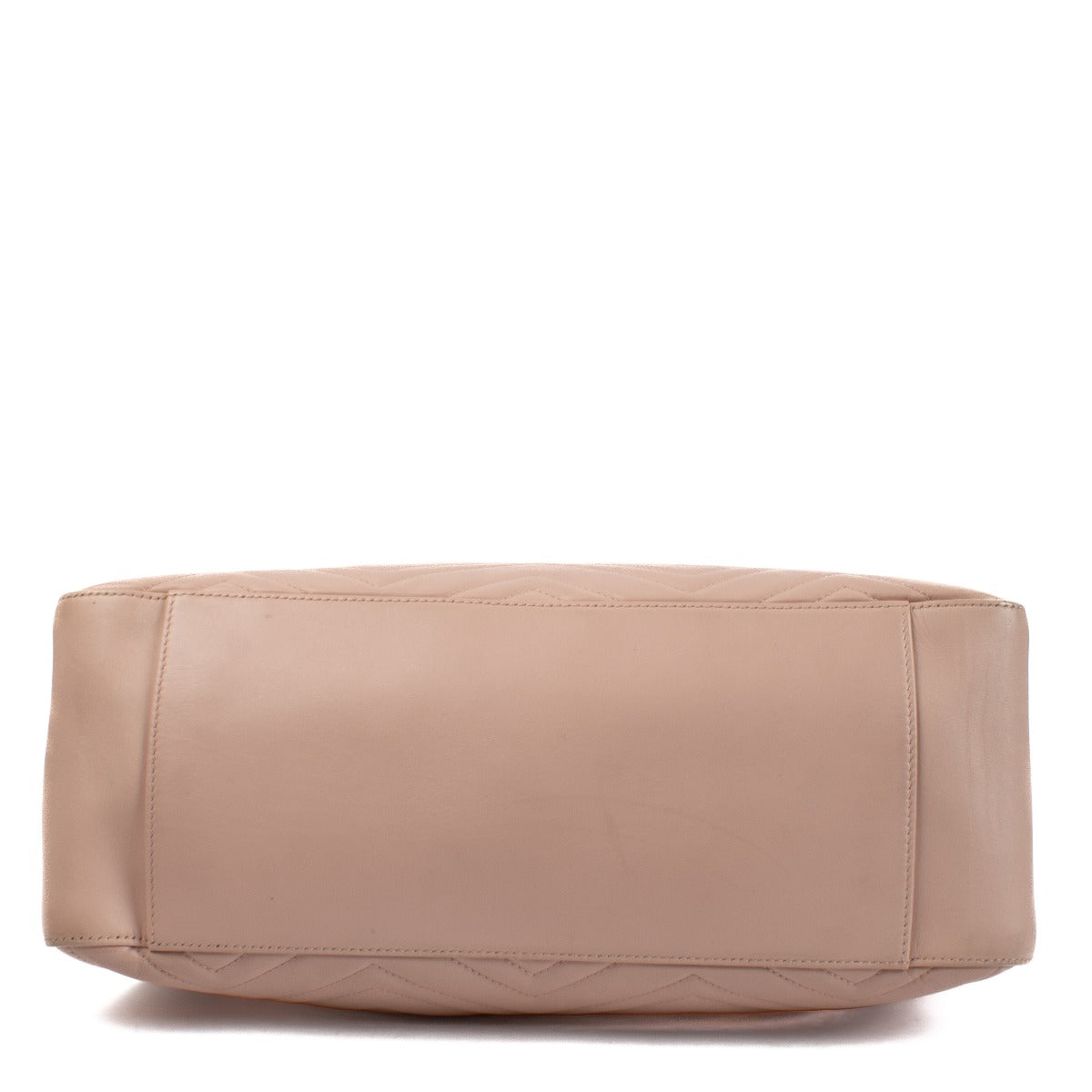 Shop safe online at Labellov in Antwerp, Brussels and Knokke this 100% authentic second hand Gucci Old Rose GG Marmont Matelasse Tote Bag