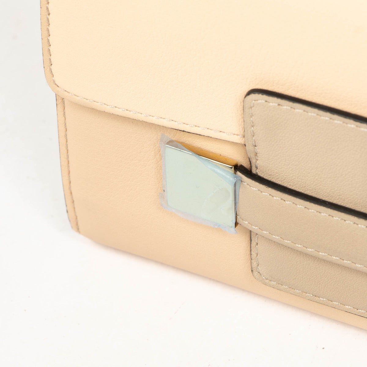 Authentic pre-loved Delvaux Bicolore Polo Madame Wallet on Labellov.com