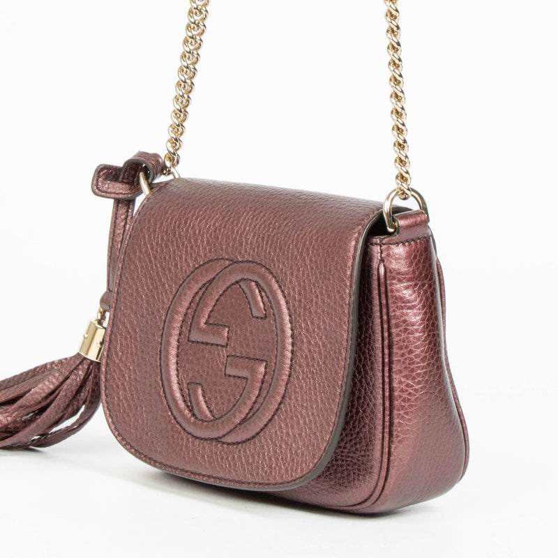 Shop this authentic Gucci Metallic Pink Soho Crossbody Bag pre-loved on Labellov.com