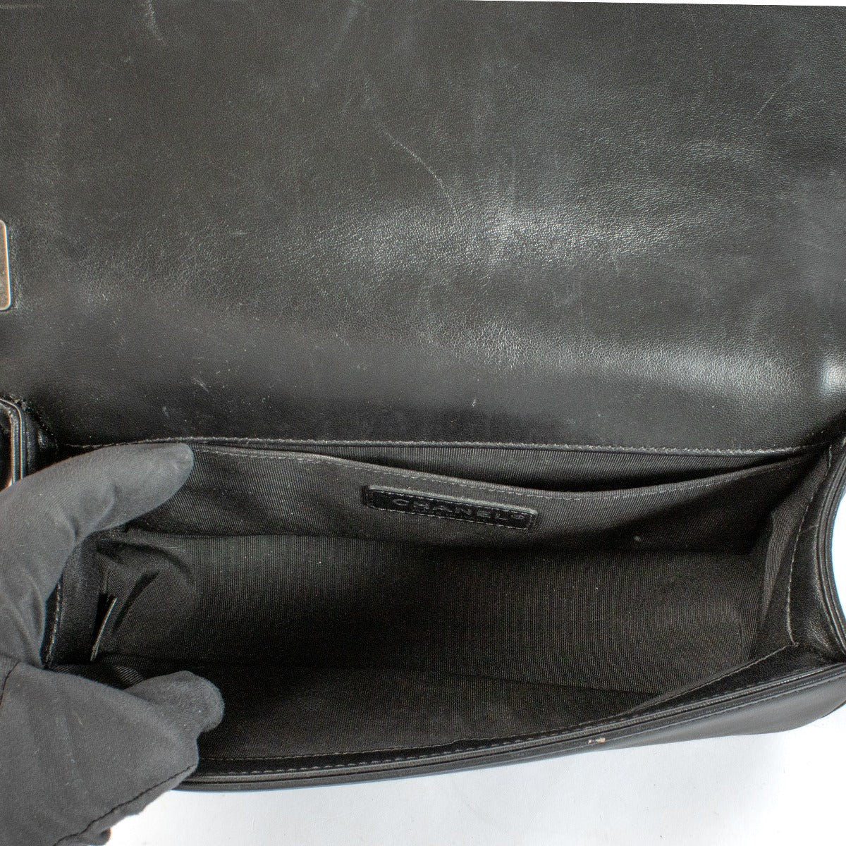 Chanel Medium Boy Bag van zwart kalfsleer