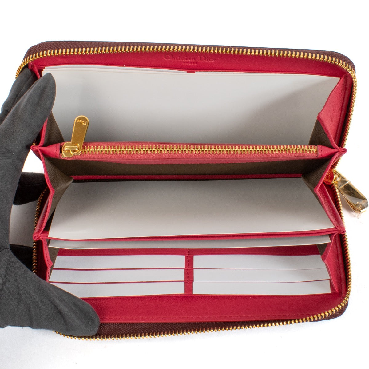 Shop safe online at Labellov in Antwerp, Brussels and Knokke this 100% authentic second hand Christian Dior Burgundy Monogram Patent Leather Wallet