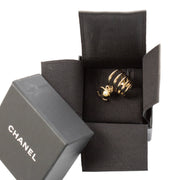 Chanel 22C Faux Pearl CC Ear Cuff aan de beste prijs bij Labellov tweedehands luxe in Antwerpen en Knokke. Koop en verkoop aan de beste prijs.