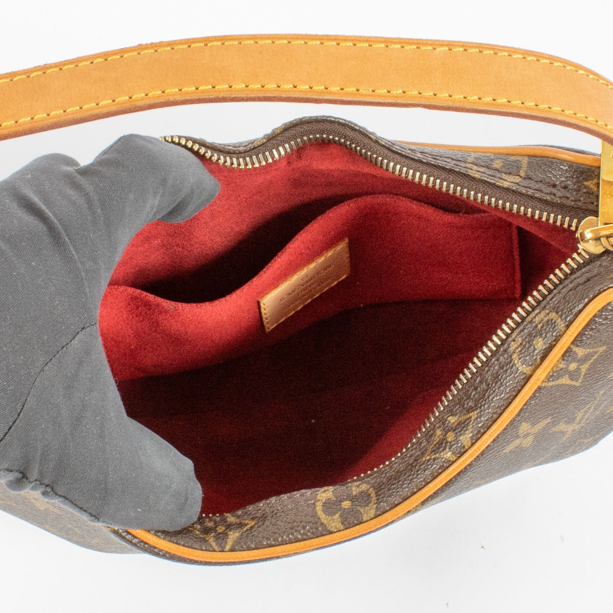 shop 100% authentic second hand Louis Vuitton Monogram Croissant PM on Labellov.com