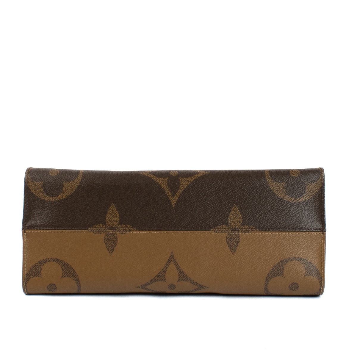 Shop safe online at Labellov in Antwerp, Brussels and Knokke this 100% authentic second hand Louis Vuitton Monogram Canvas OnTheGo MM