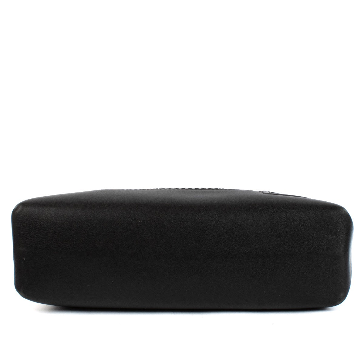 Shop safe online at Labellov in Antwerp, Brussels and Knokke this 100% authentic second hand designer Delvaux Black Toile De Cuir Panier Palais Shoulder Bag