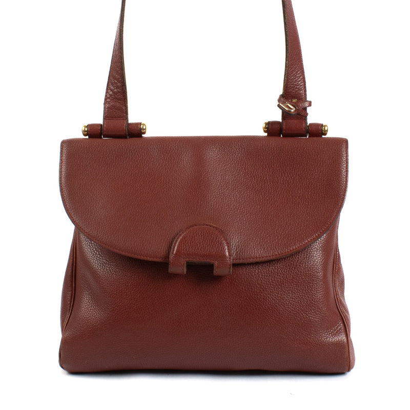 Shop safe online at Labellov in Antwerp, Brussels and Knokke this 100% authentic second hand designer Delvaux Burgundy Chablis Crossbody Bag